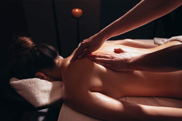 women massage 